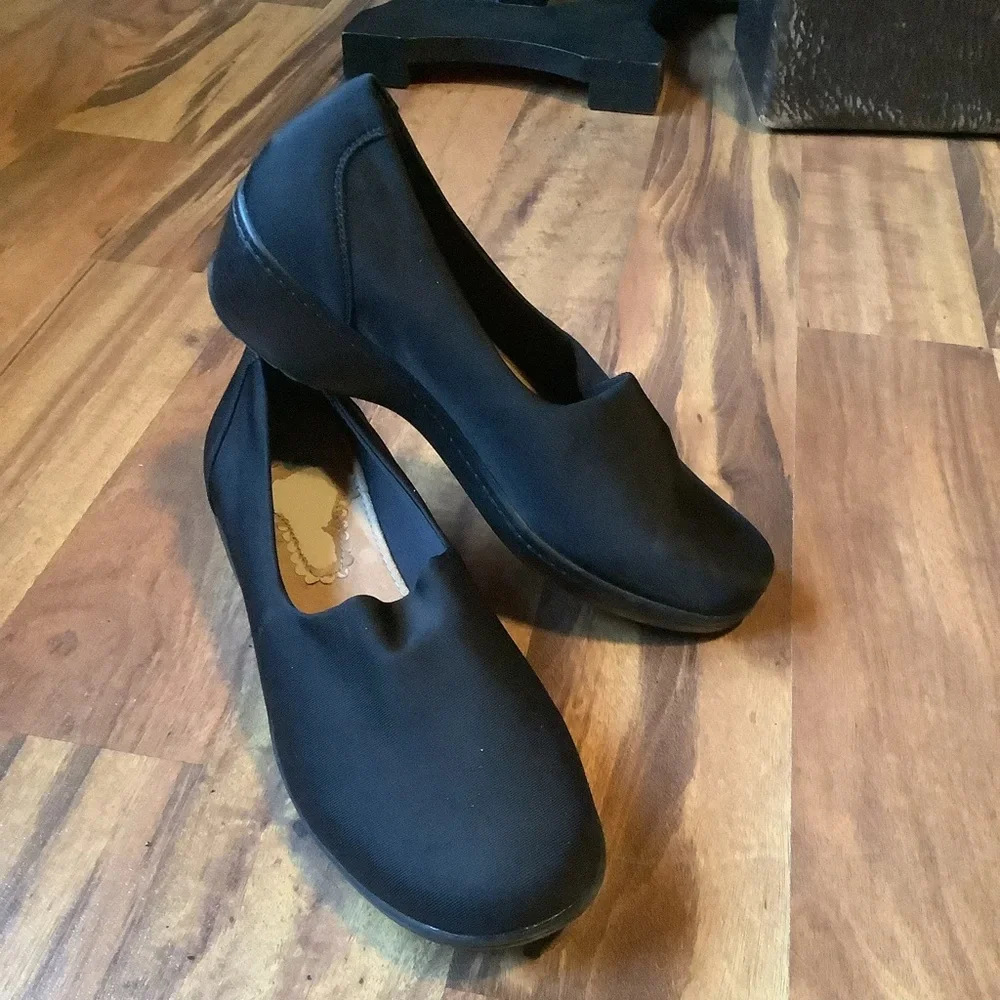 Yuu Size 8 Ashlay Black Stretchy Fabric Slip On Wedge Shoes - Picture 3 of 11